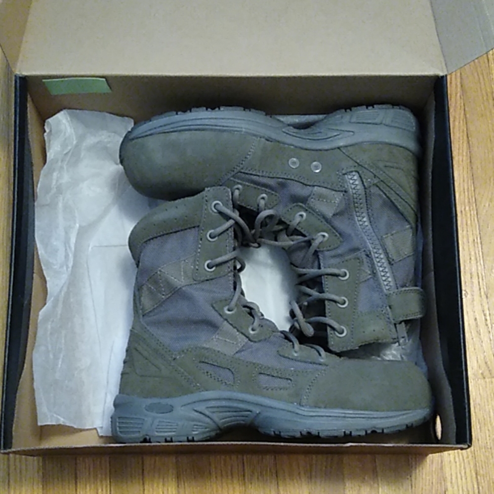 New Converse sage green women boots.